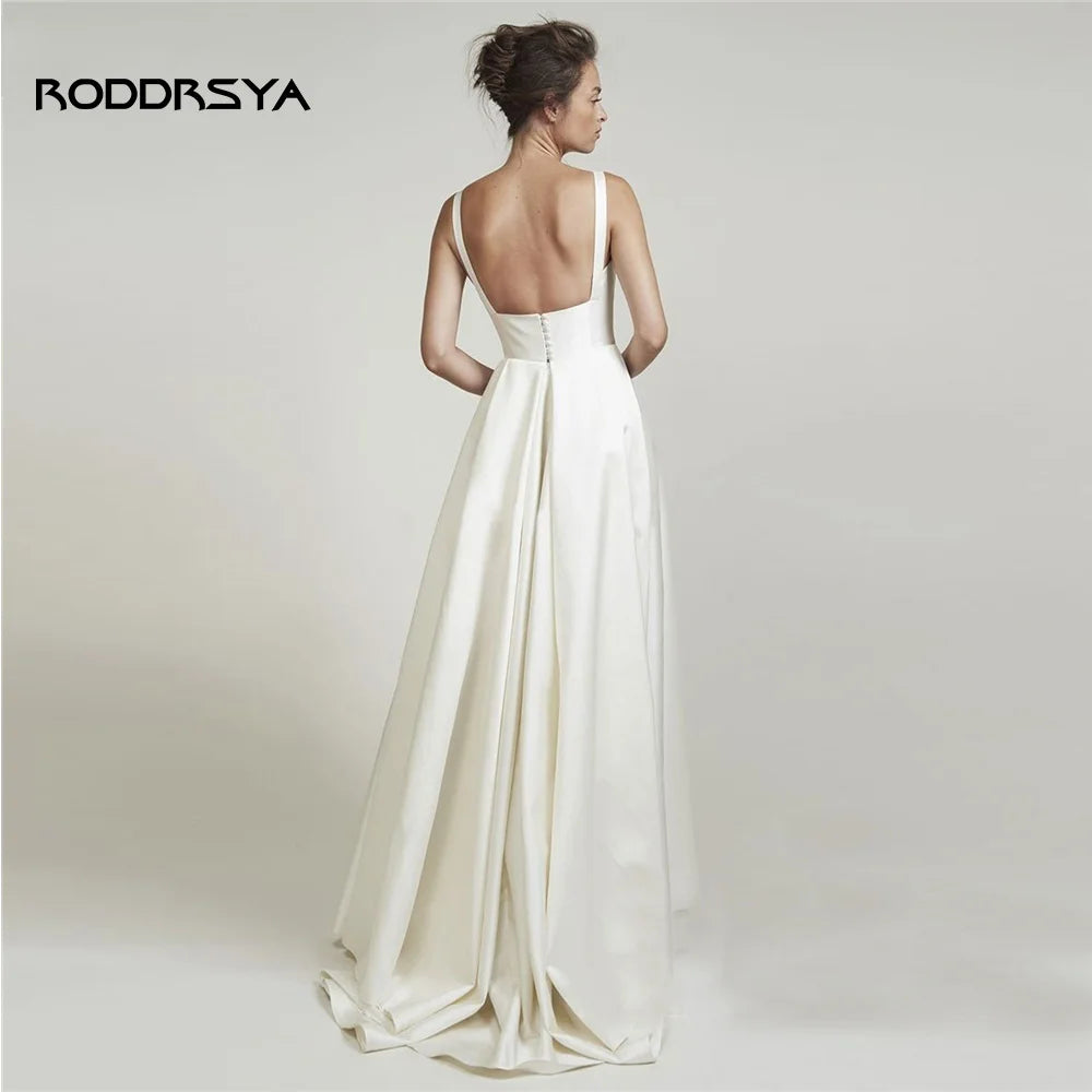 Vestido de Noiva em Cetim com Alças Finas, Bolsos e Costas Abertas