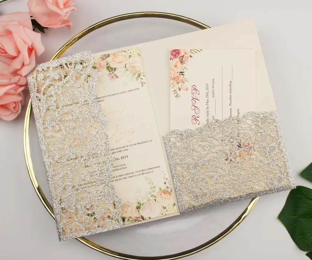 Convite de Casamento Tripla Dobra com Glitter e Corte a Laser
