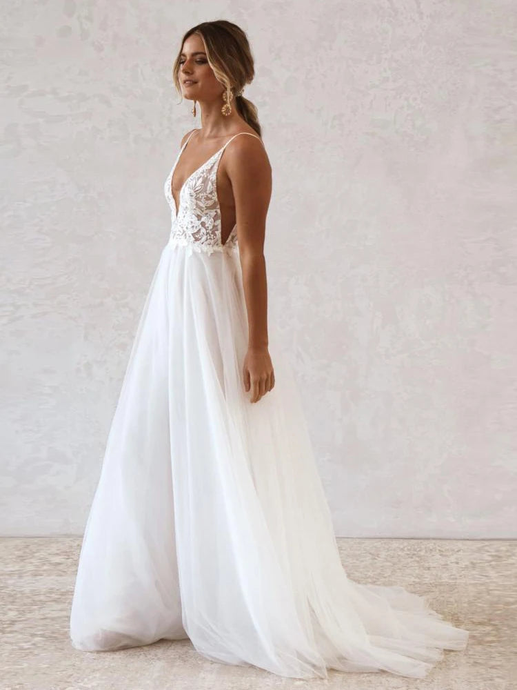 Vestido de Noiva Boho em Tule com Alças Finas e Costas Abertas
