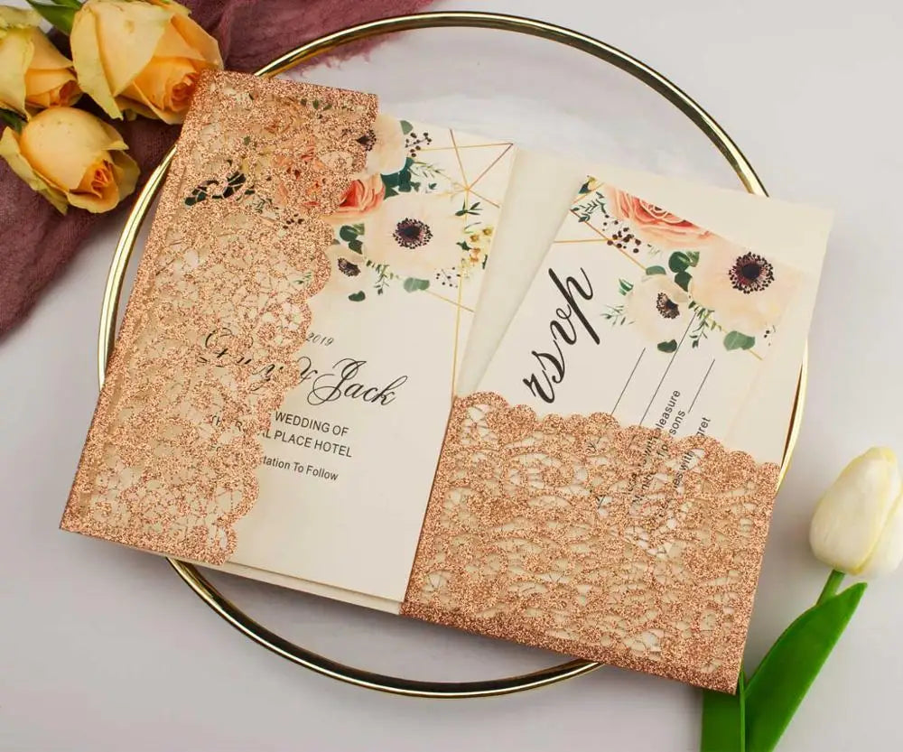 Convite de Casamento Tripla Dobra com Glitter e Corte a Laser