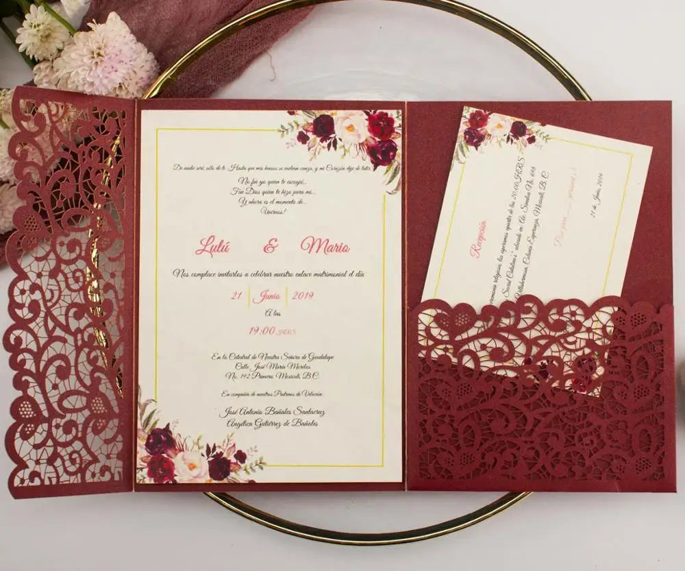 Convite de Casamento Tripla Dobra com Glitter e Corte a Laser