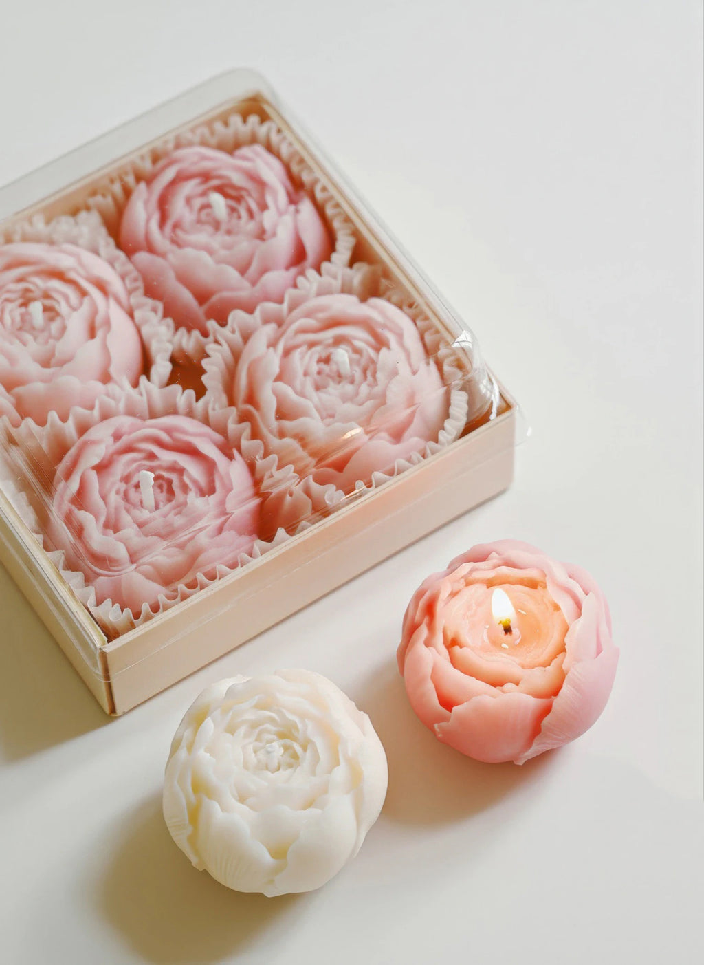 Kit com 4 Velas Artesanais em Forma de Rosa — Caixa Presente