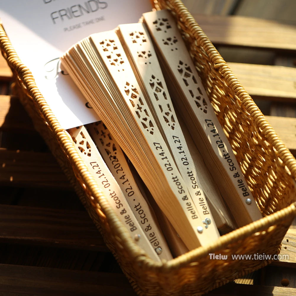 Leques de Madeira Personalizados para Casamento