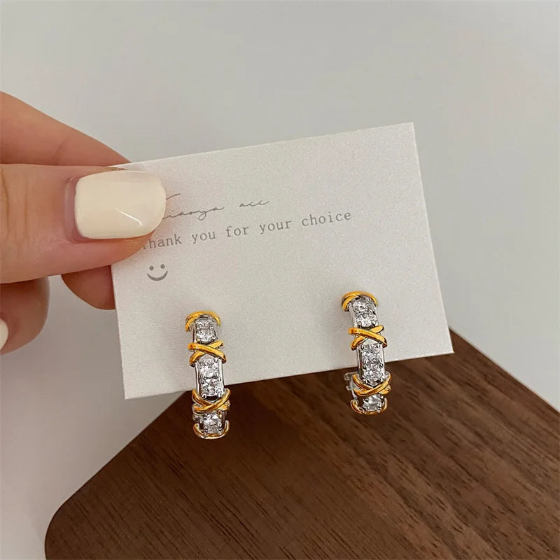 Brincos Elegantes com Zircónias e Design Cruzado