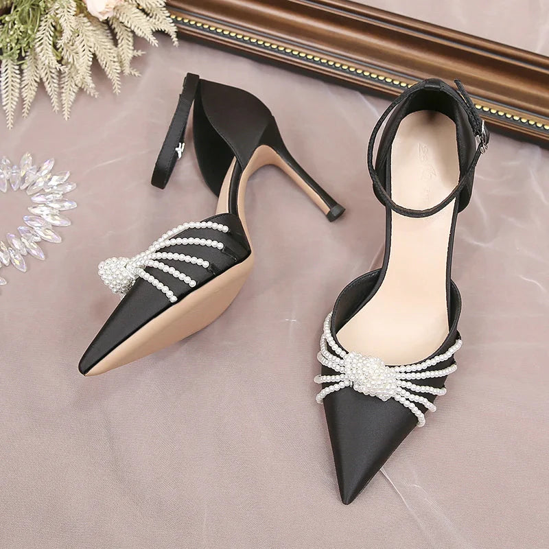 Sapatos de Noiva em Cetim com Pérolas