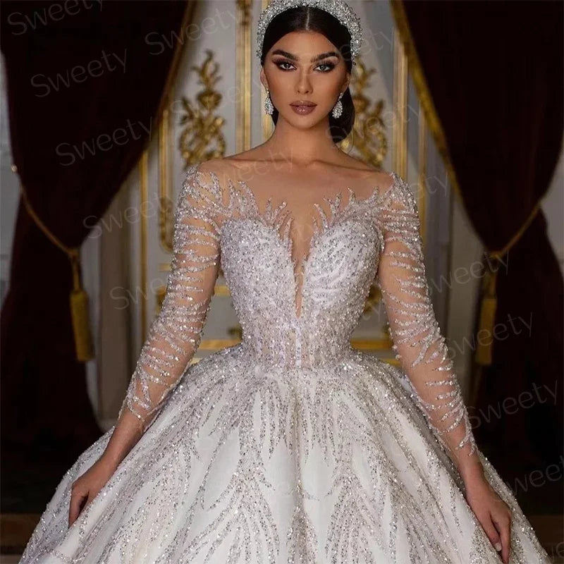 Vestido de Noiva Princesa com Brilho, Renda e Mangas Compridas