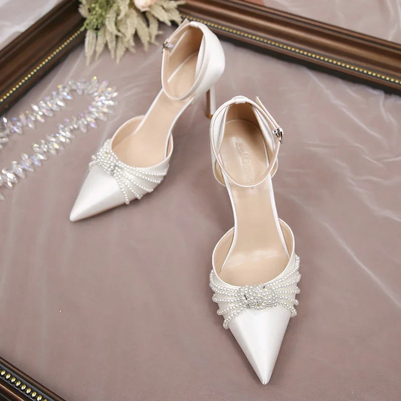Sapatos de Noiva em Cetim com Pérolas