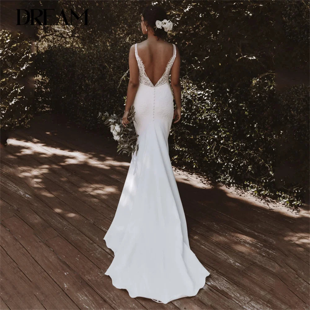 Vestido de Noiva Sereia em Renda com Costas Abertas e Alças Finas
