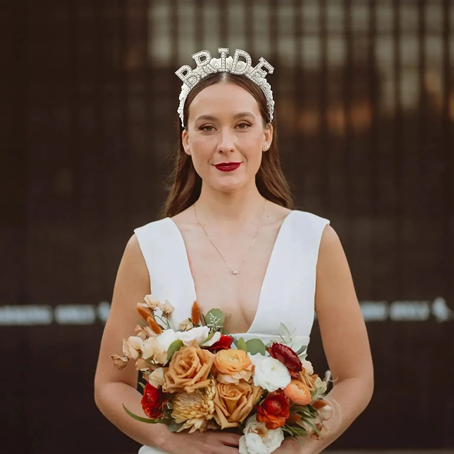 Bandolete "Bride to Be" com Pérolas – Coroa Elegante para Despedida de Solteira