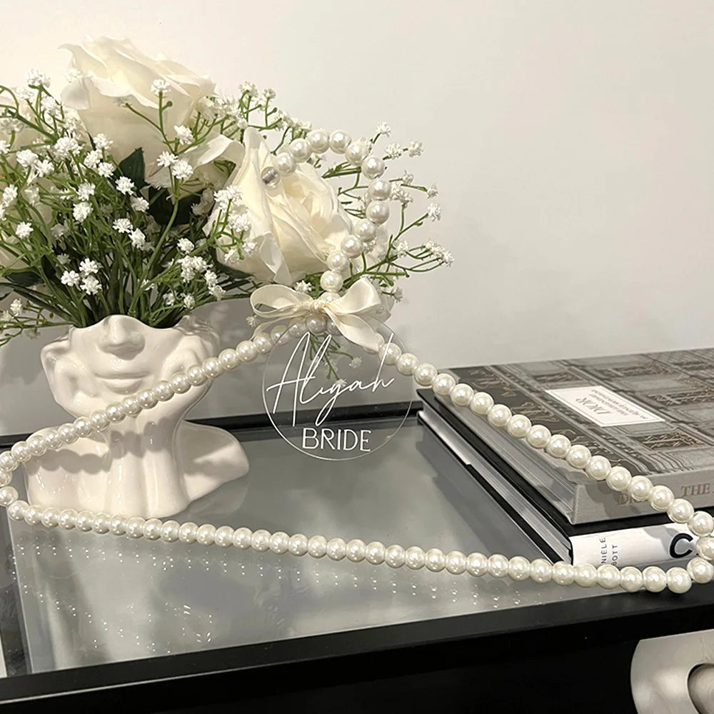 Cabide de Noiva Personalizado com Pérolas – Elegância para o Seu Grande Dia