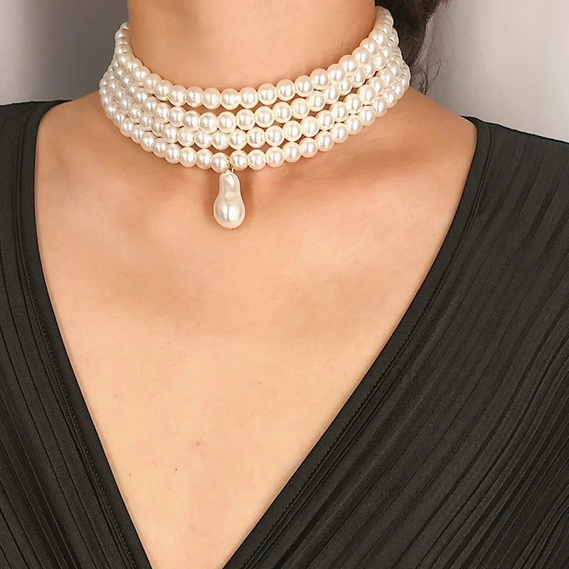 Colar Choker de Pérolas em Camadas