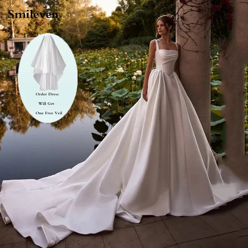 Vestido de Noiva Cetim com Alças Finas e Decote Barco