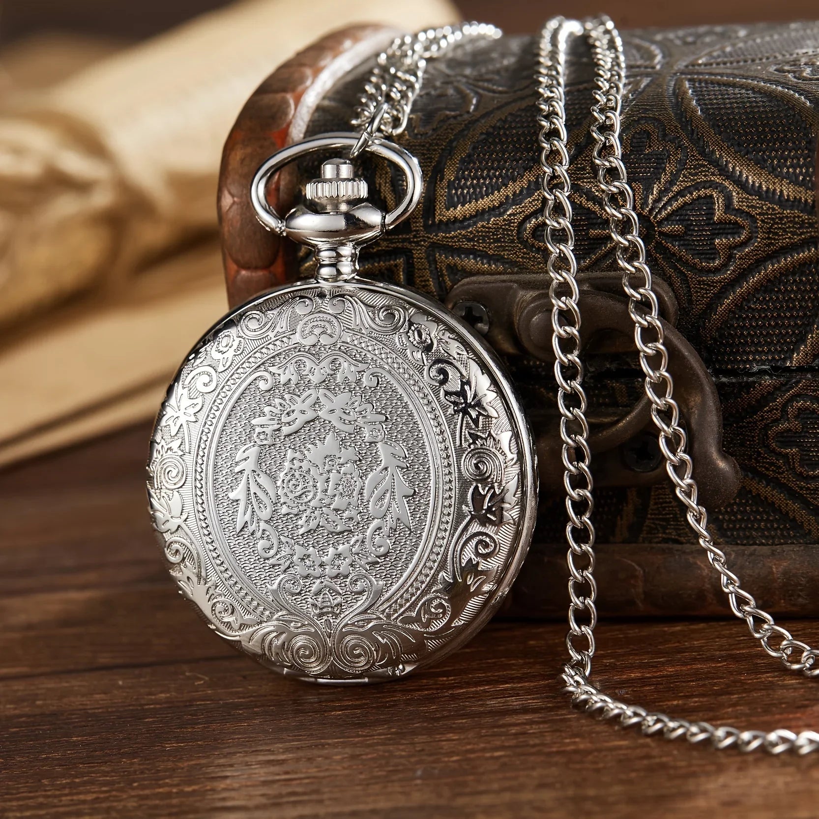 Relógio de Bolso Vintage com Tampa Gravada