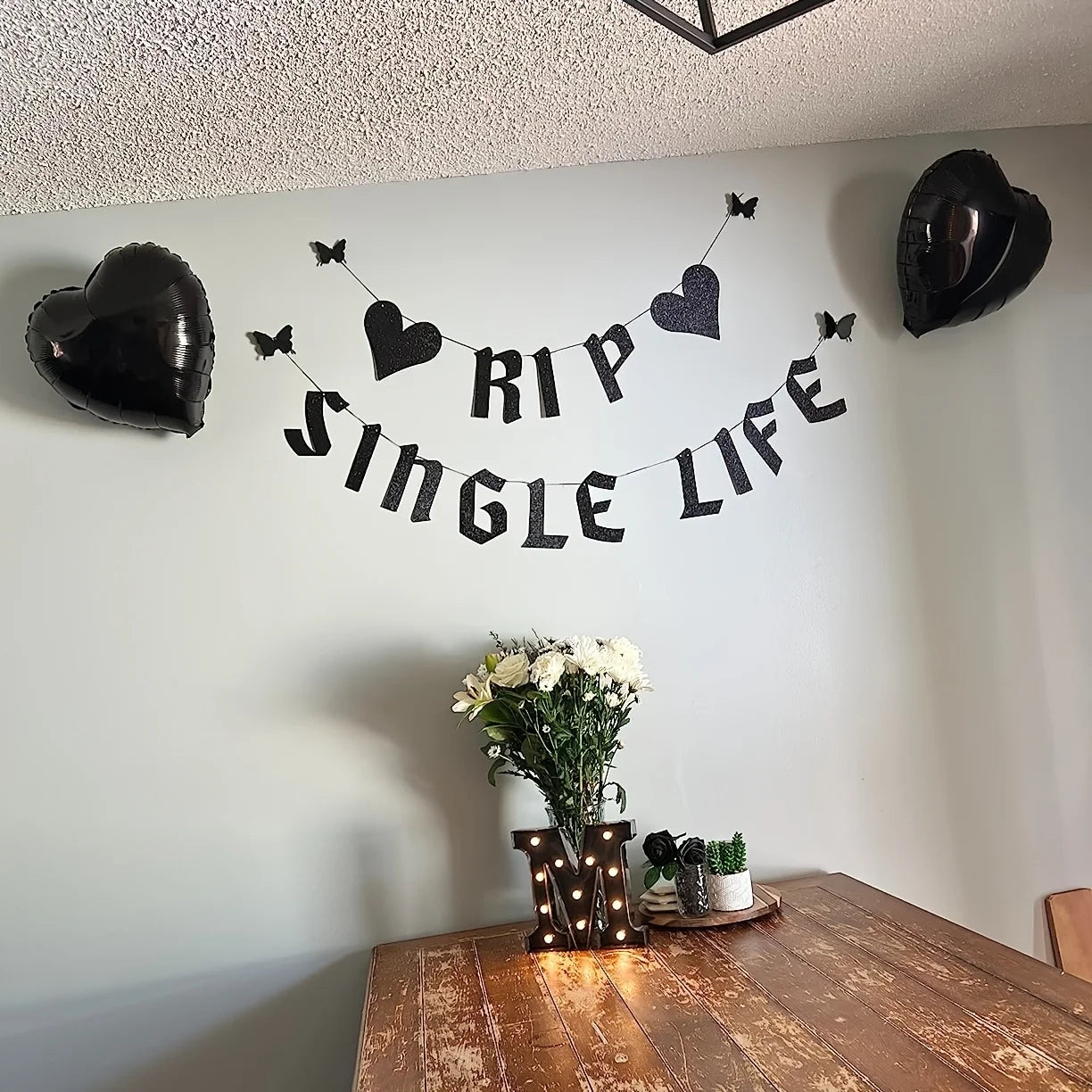 Banner "RIP Single Life" com Glitter – Decoração para Despedida de Solteira