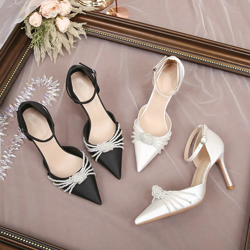 Sapatos de Noiva em Cetim com Pérolas