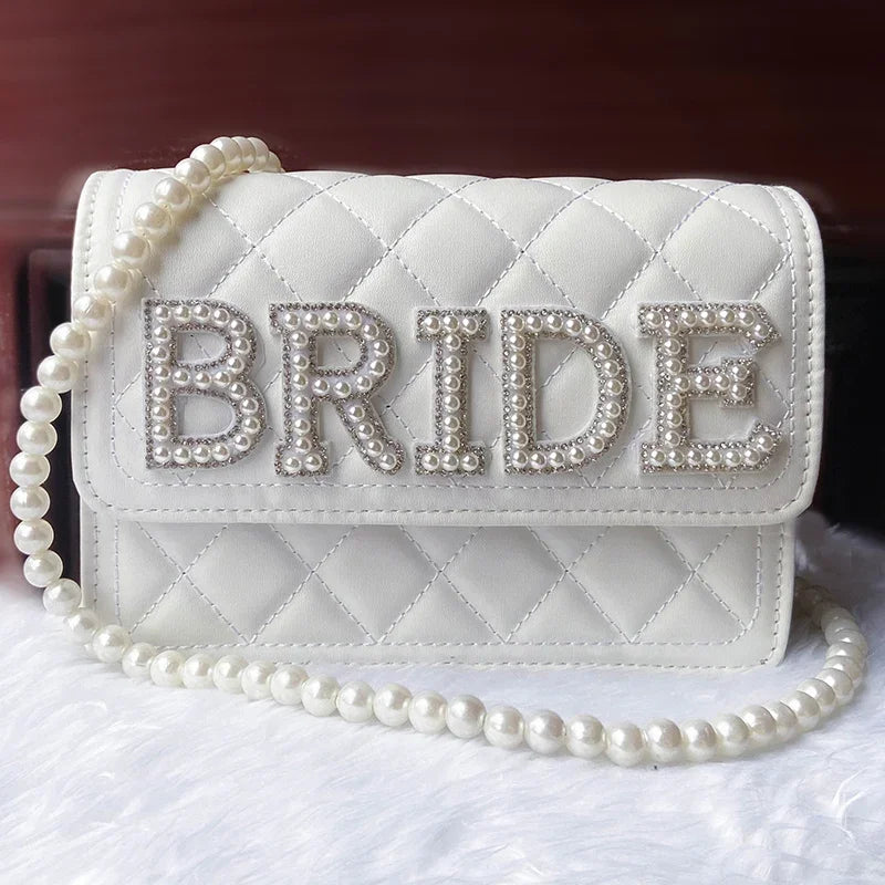 Clutch "Bride to Be" com Pérolas