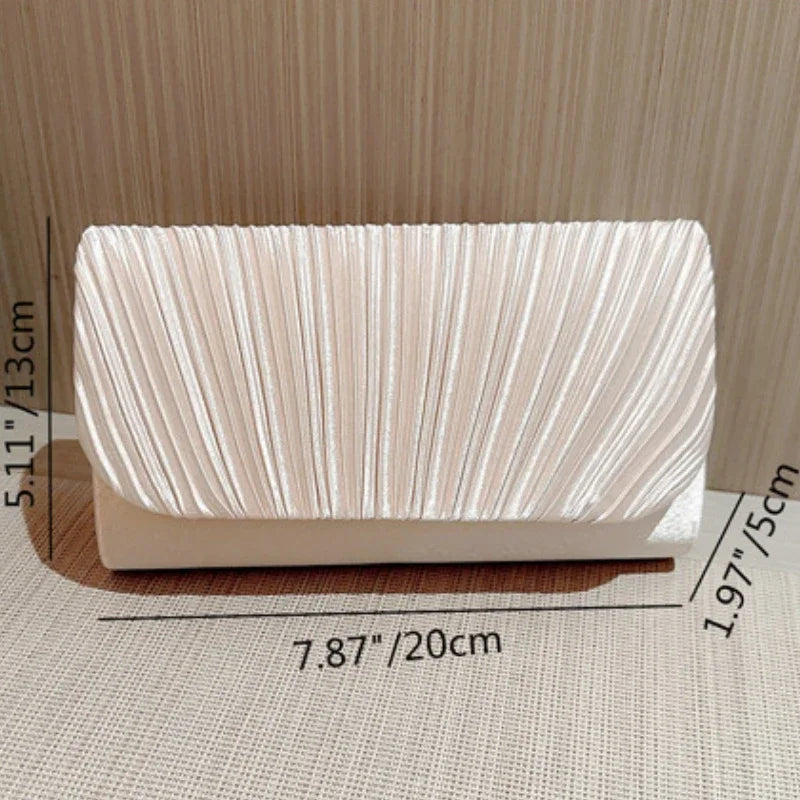 Clutch de Luxo em Cetim com Cristais