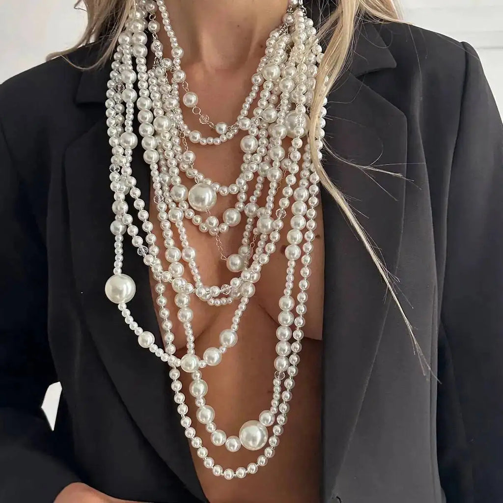 Colar Choker Multicamadas com Pérolas e Franjas