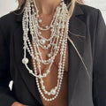 Colar Choker Multicamadas com Pérolas e Franjas