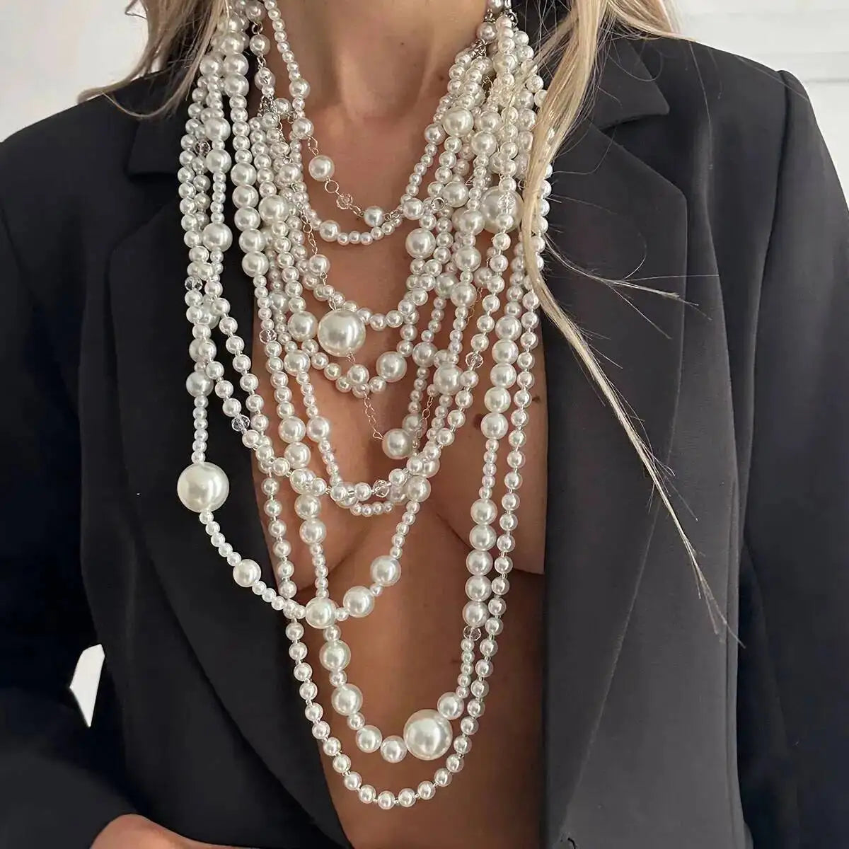 Colar Choker Multicamadas com Pérolas e Franjas