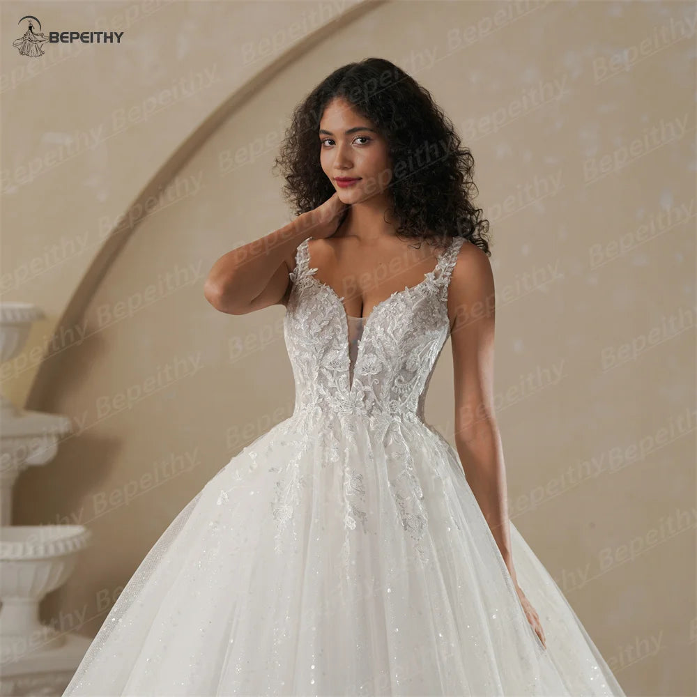 Vestido de Noiva em Renda Brilhante com Decote em V e Costas Baixas