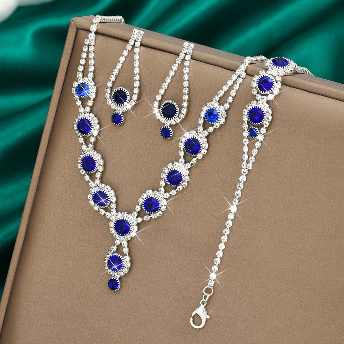 Conjunto de Joias com Strass – Colar, Brincos e Pulseira