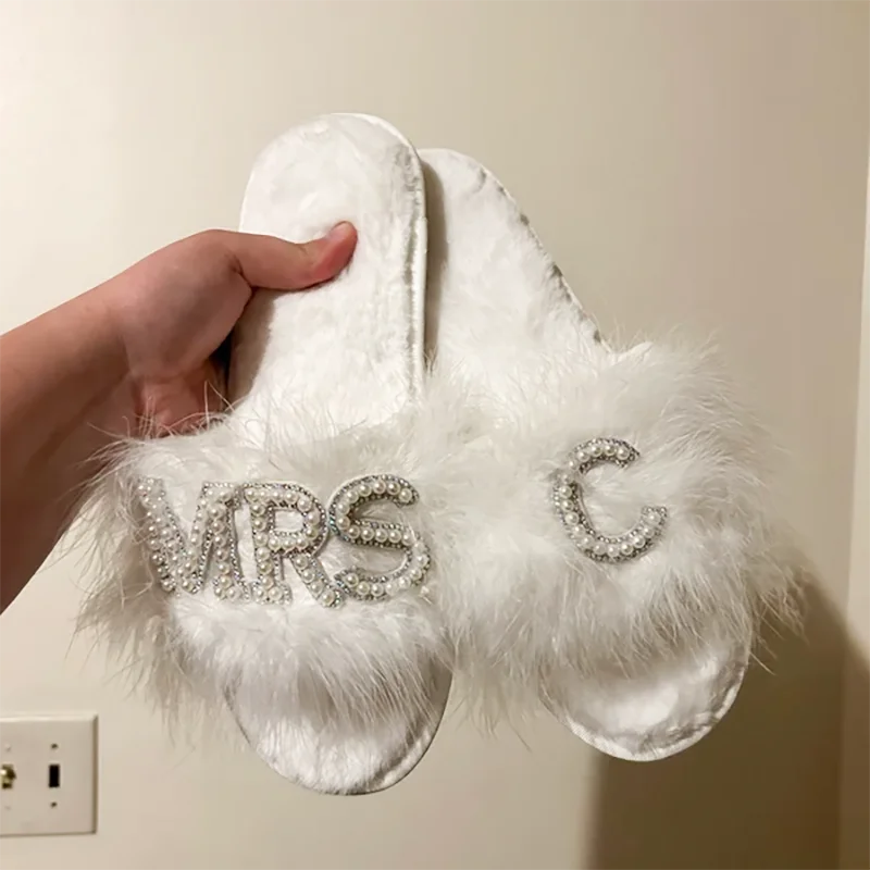 Chinelos de Noiva Personalizados com Pérolas e Plumas