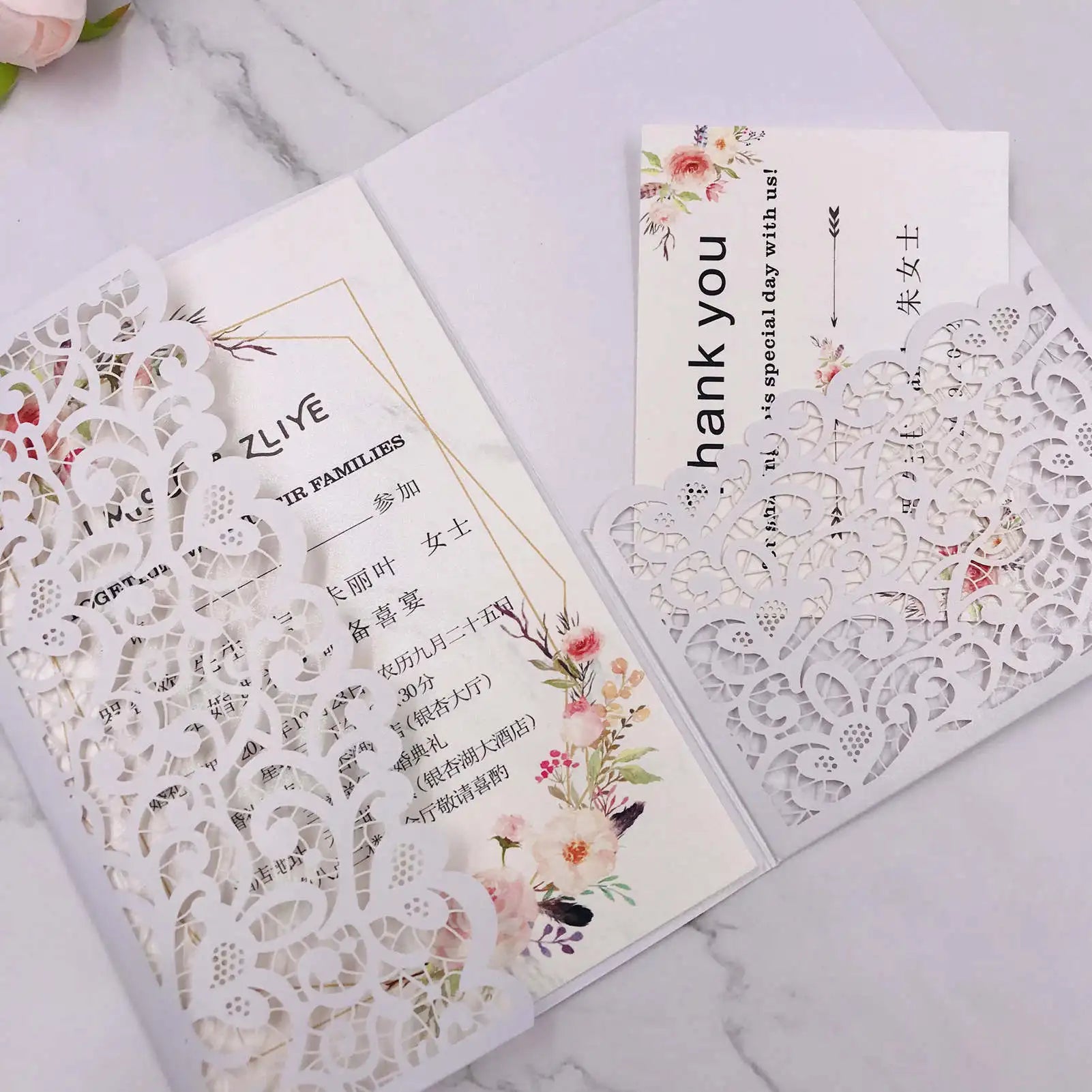 Convite de Casamento Tripla Dobra com Glitter e Corte a Laser