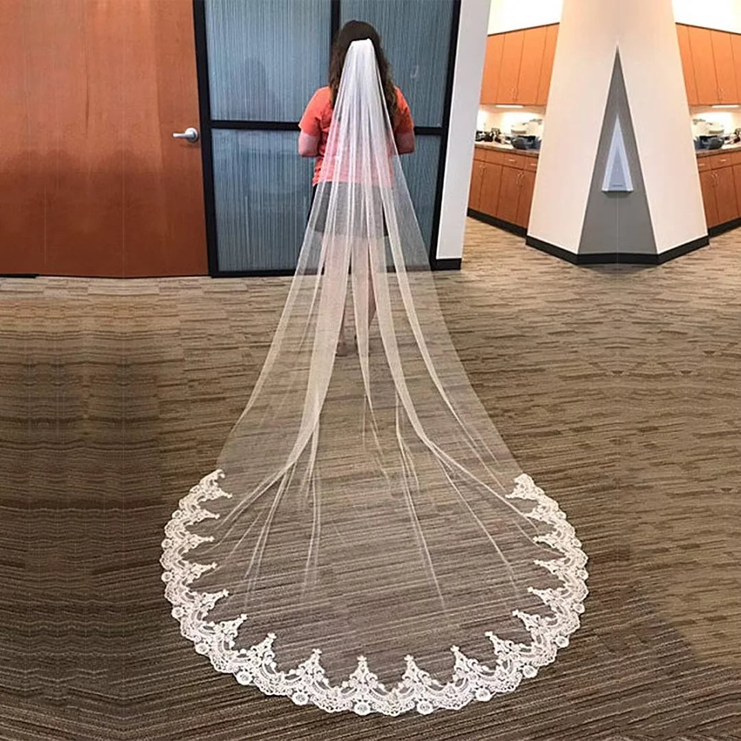 Véu de Noiva Catedral com Renda Floral – Elegância Intemporal para o Seu Grande Dia