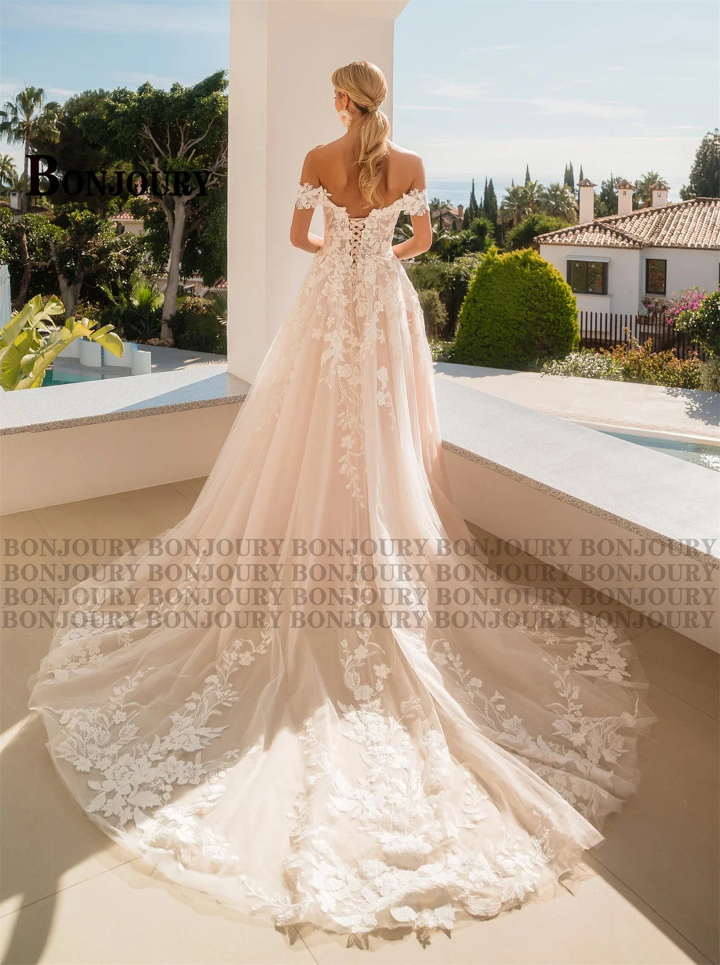 Vestido de Noiva BONJOURY em Linha A com Ombros à Mostra