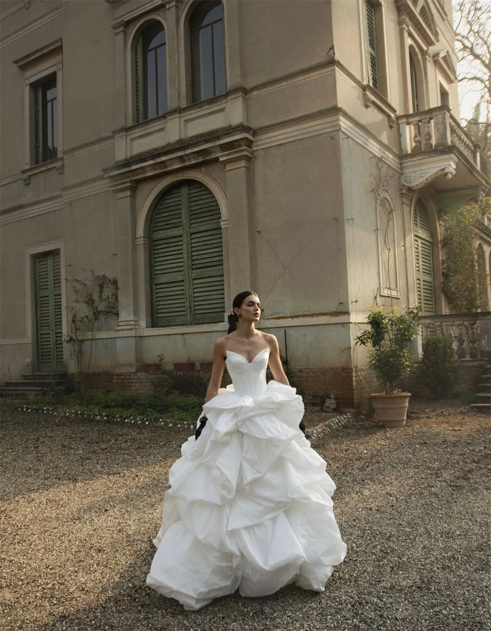 Vestido de Noiva Tokyo White com Mangas Removíveis — Elegância em Cada Detalhe