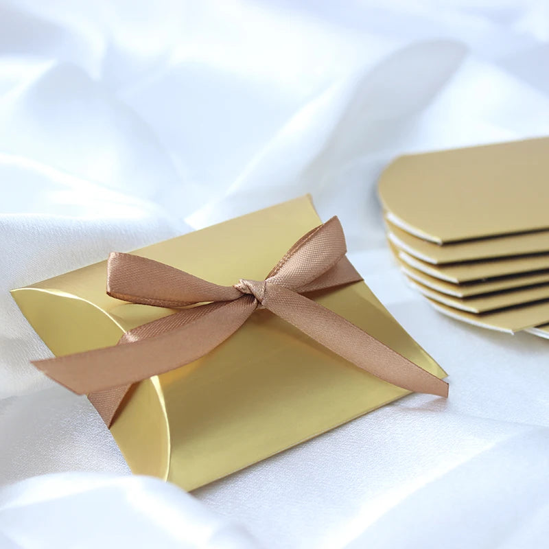 Caixa Almofada Dourada para Doces e Lembranças — Kit com 50 Unidades