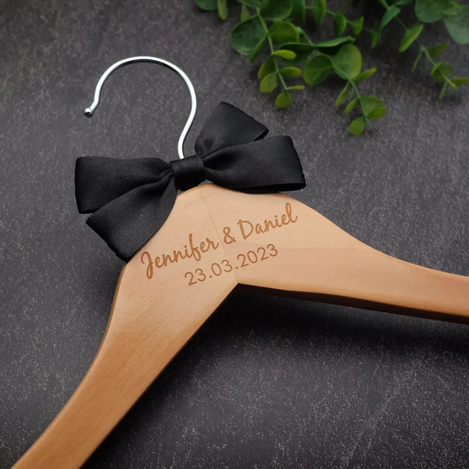 Cabides Personalizados para Noivos – Um Detalhe Único para o Vosso Grande Dia