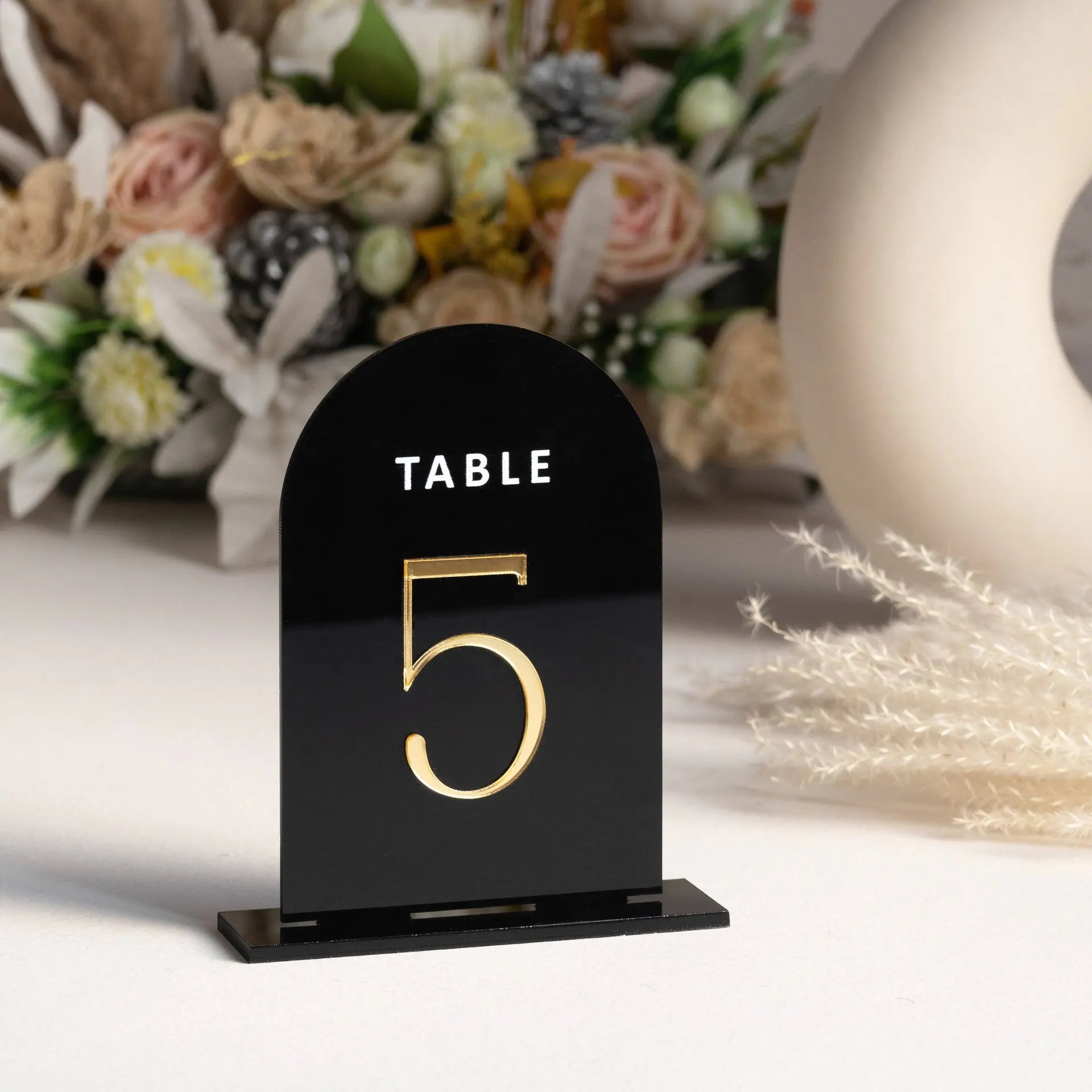 Número de Mesa em Acrílico Branco com Numeração 3D