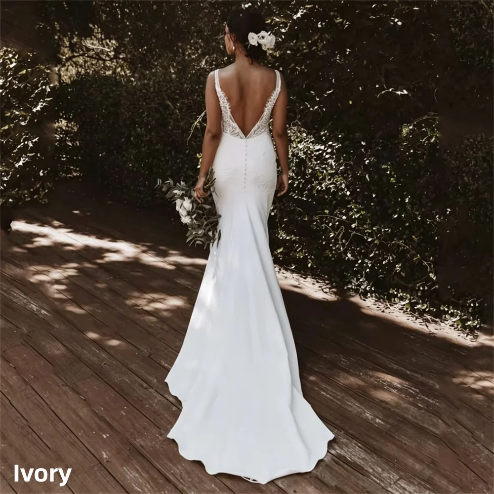 Vestido de Noiva Sereia em Renda com Costas Abertas e Alças Finas