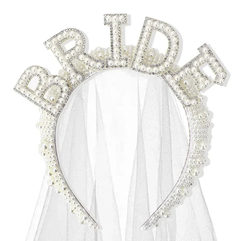 Bandolete "Bride to Be" com Pérolas – Coroa Elegante para Despedida de Solteira