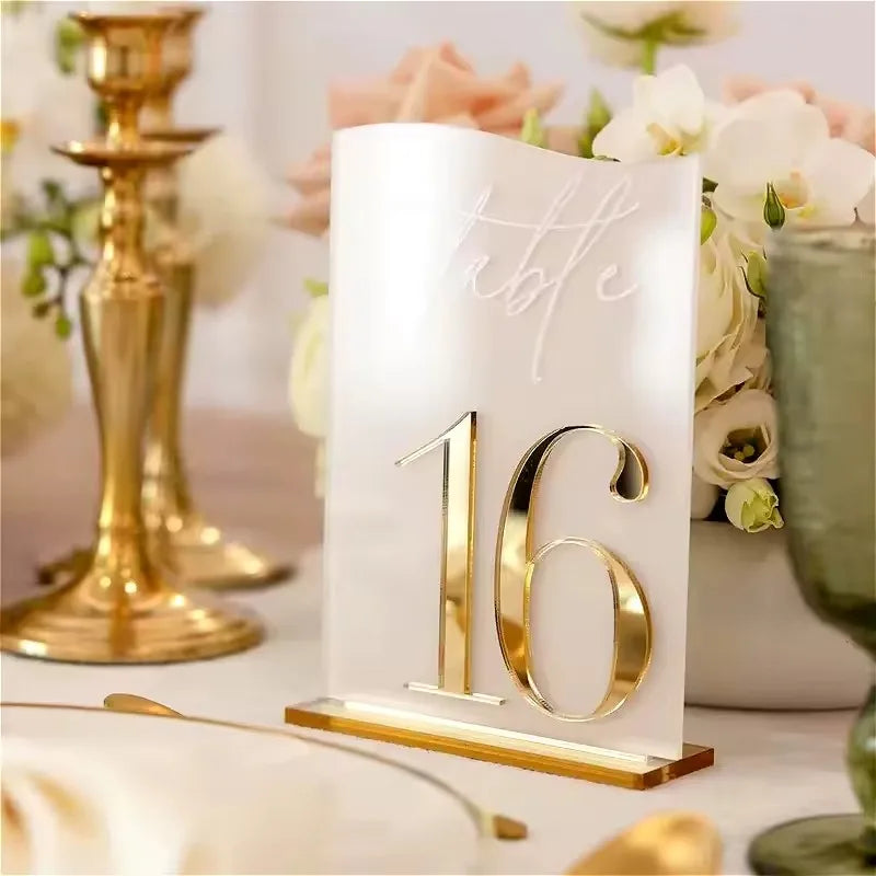 Números de Mesa em Acrílico Branco com Numeração 3D Dourada