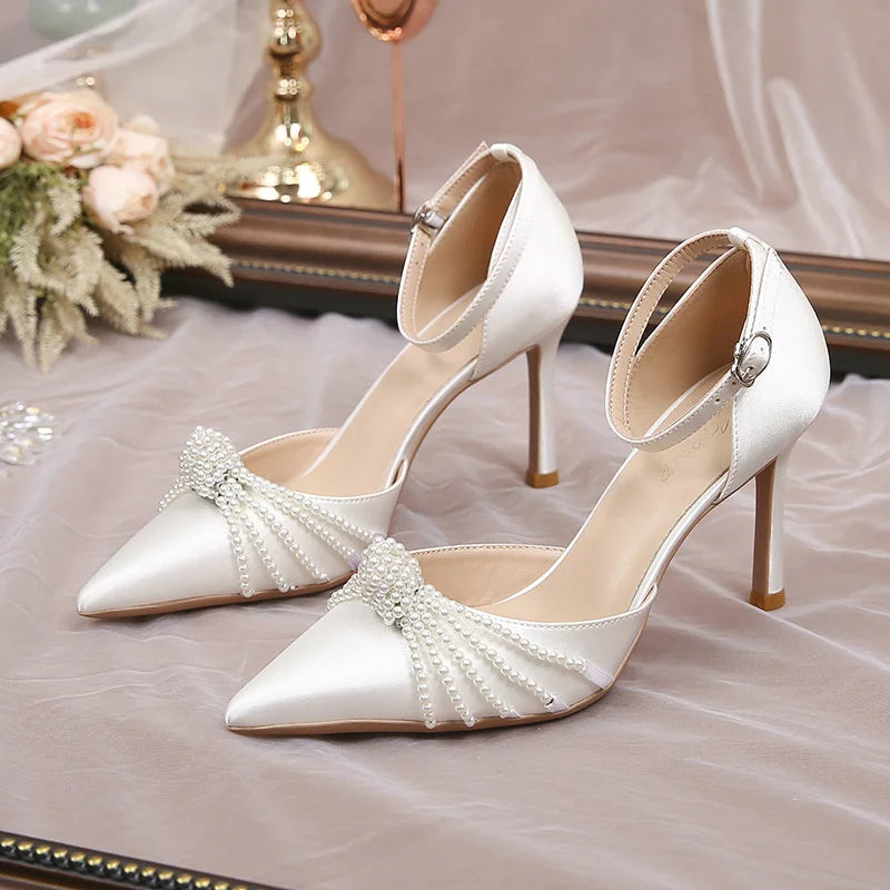 Sapatos de Noiva em Cetim com Pérolas