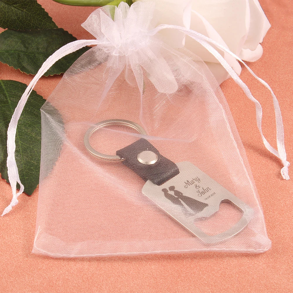 Chaveiro Abridor Personalizado em Couro e Aço – Lembrança Elegante para Casamento