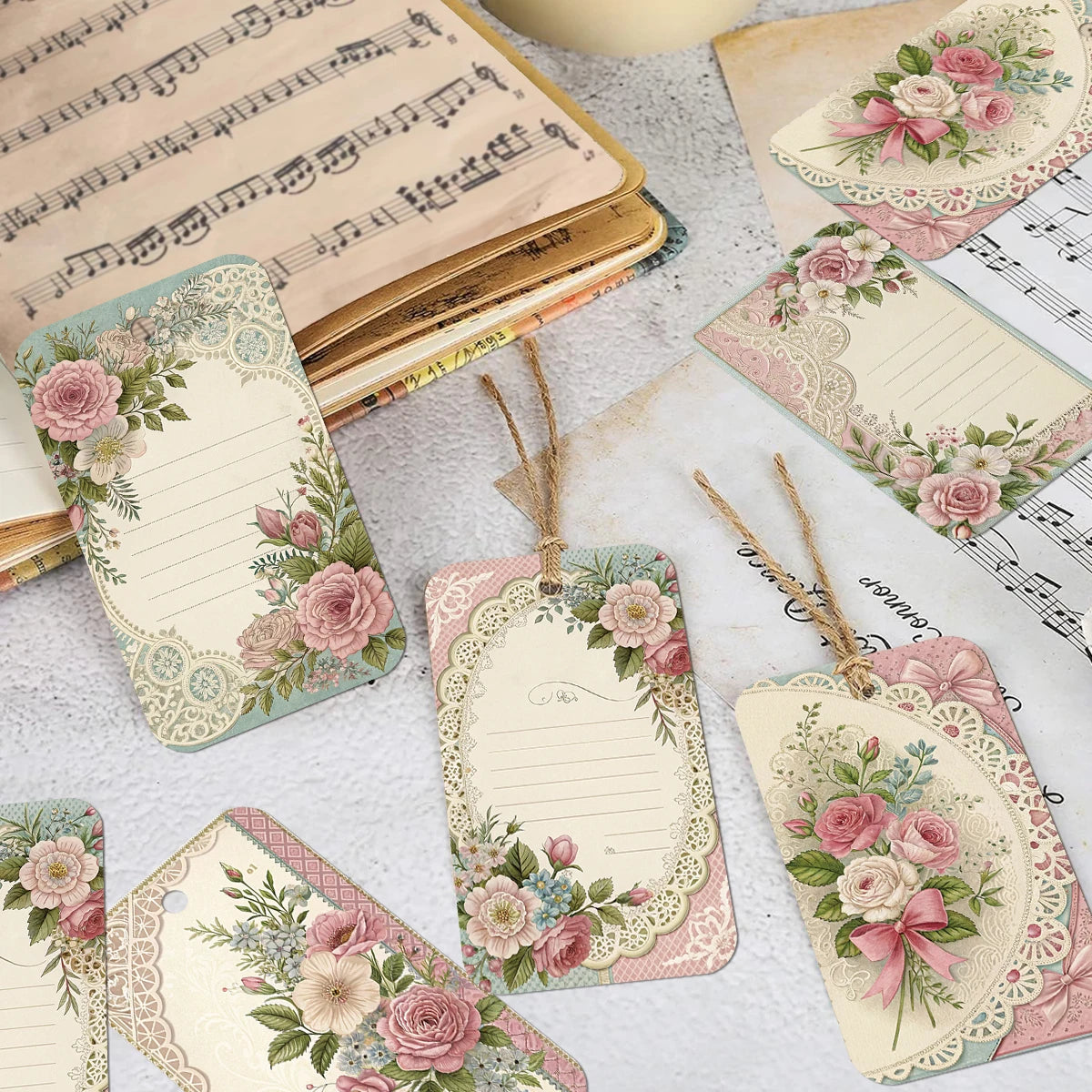 Conjunto de 50 Etiquetas Florais com Renda e Cordão – Para Lembranças de Casamento
