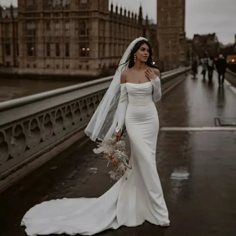Vestido de Noiva Sereia em Cetim com Mangas Ombro a Ombro