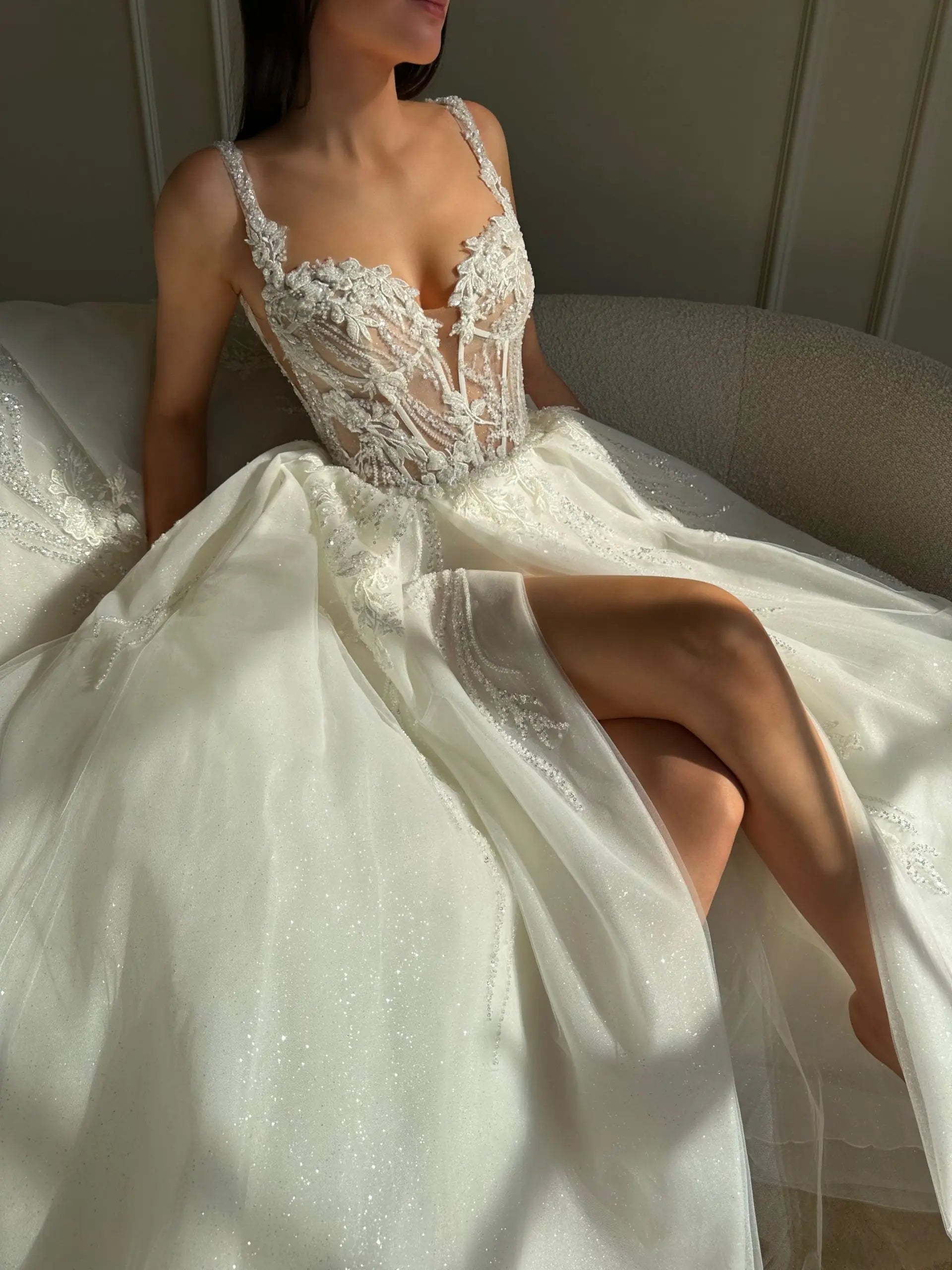 Vestido de Noiva Celeste — Princesa com Flores 3D e Fenda Elegante