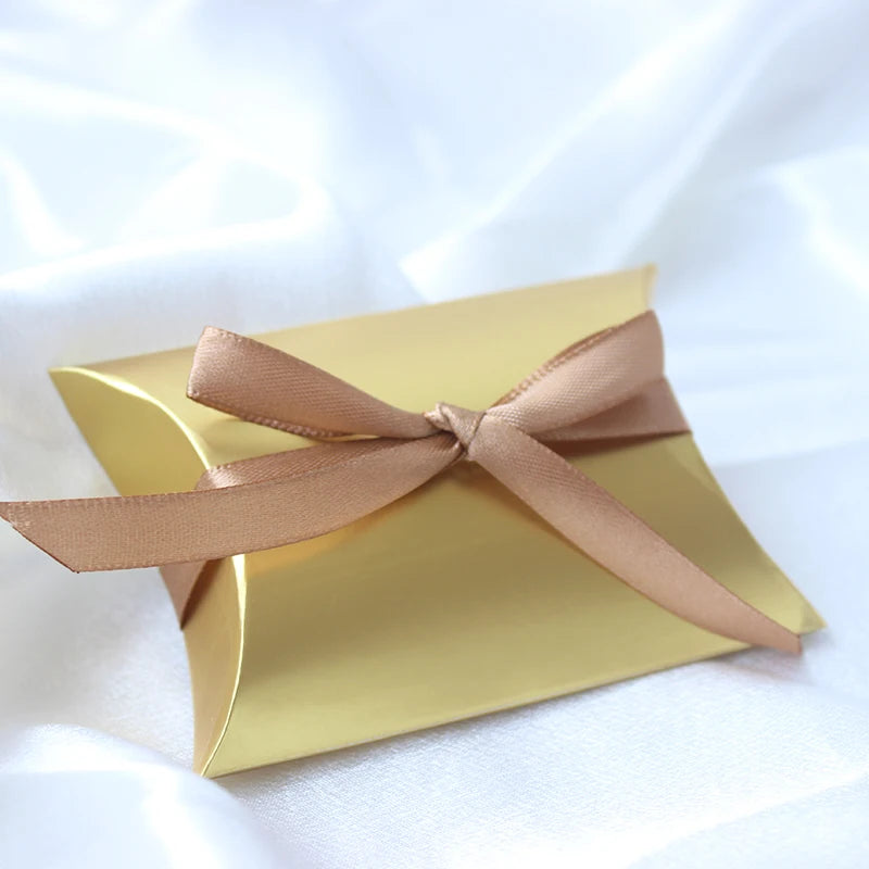 Caixa Almofada Dourada para Doces e Lembranças — Kit com 50 Unidades