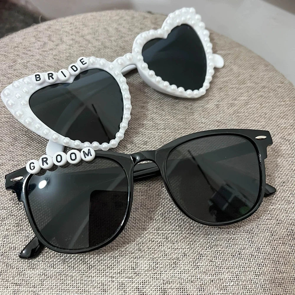 Óculos "Mr & Mrs" com Pérolas – Conjunto de 2 para Casamento e Despedida de Solteira