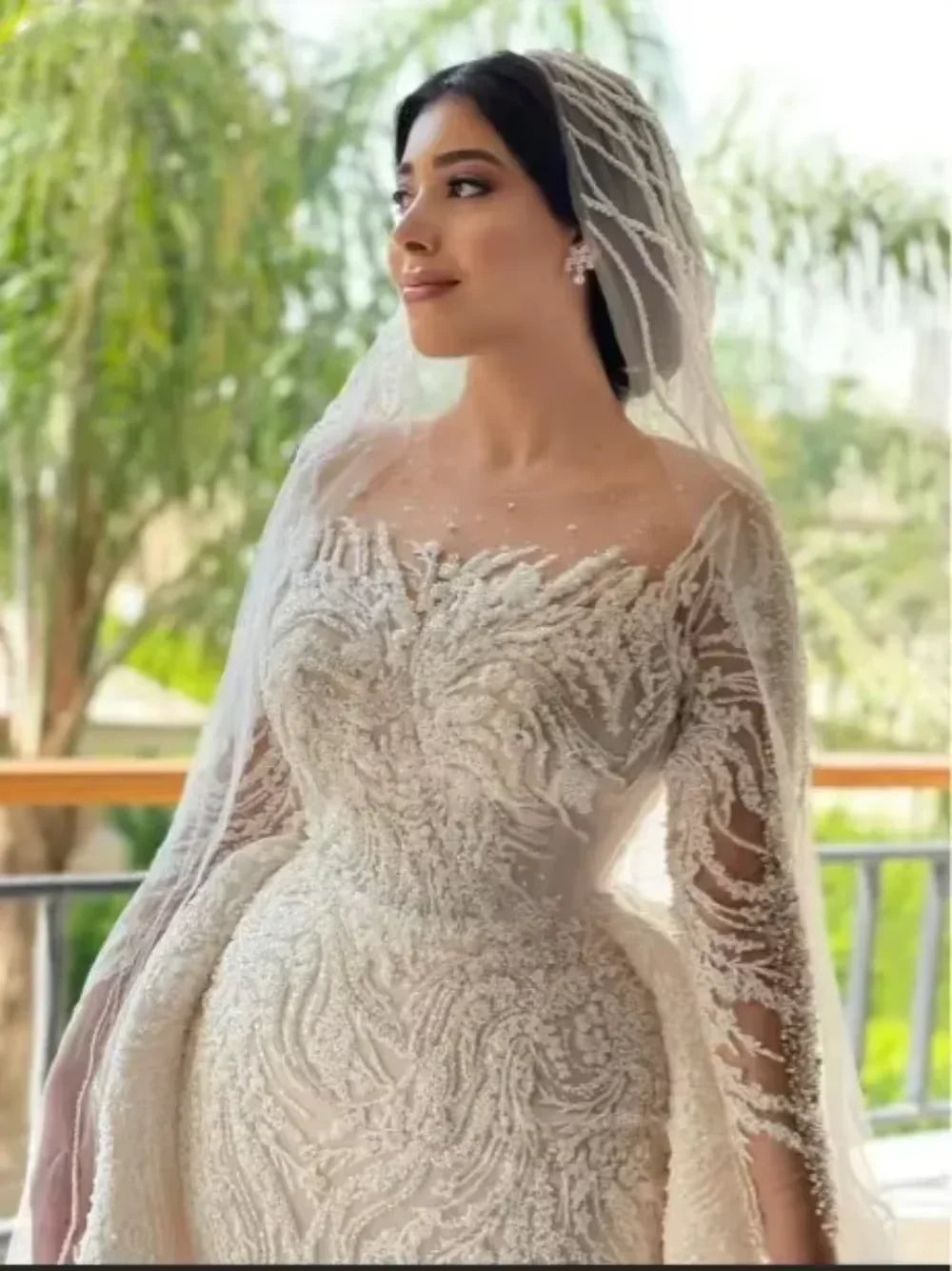 Vestido de Noiva Sereia Luxuoso com Lantejoulas, Renda e Cauda Removível