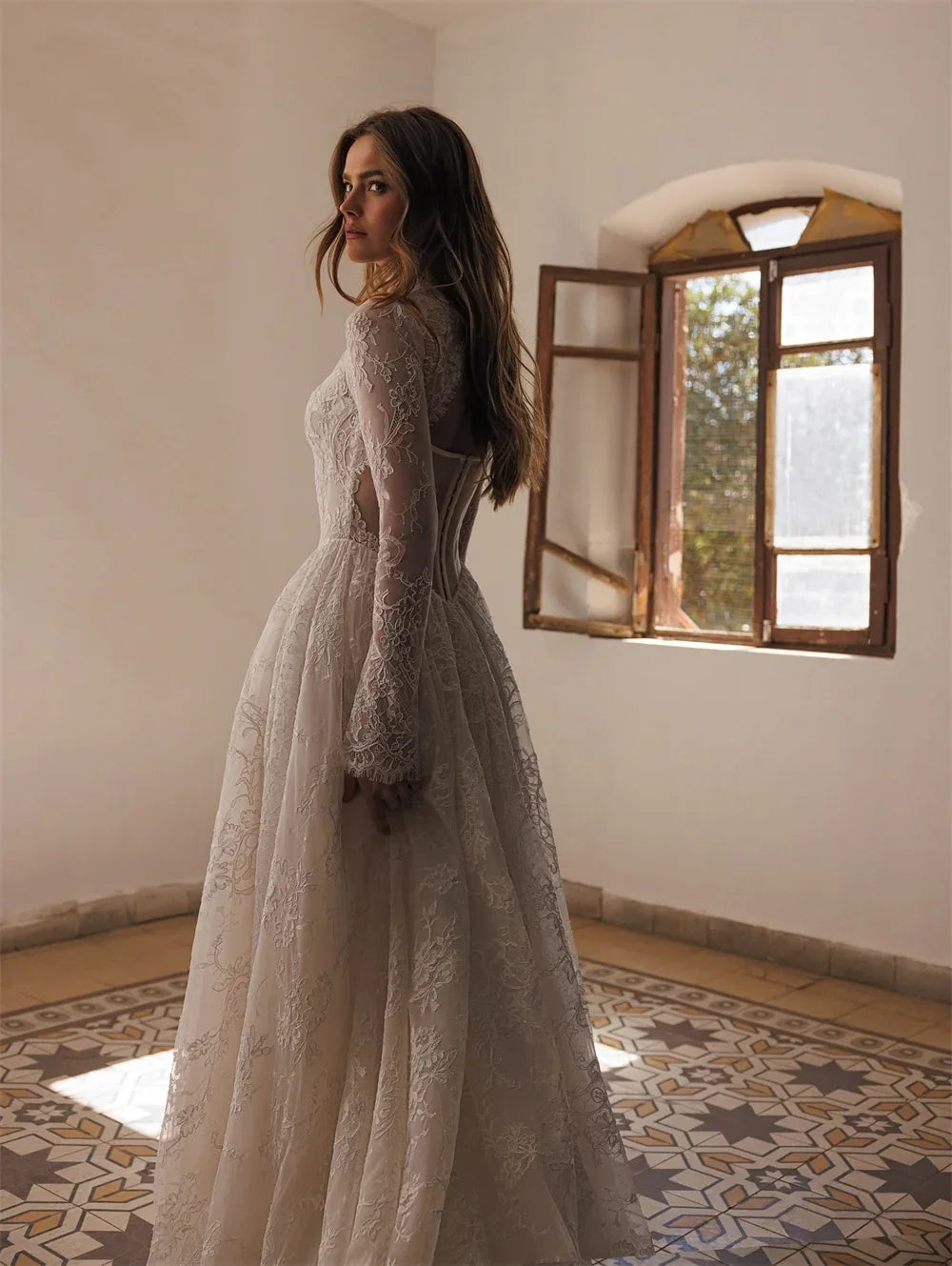 Vestido de Noiva A-Line em Renda com Gola Alta e Mangas Compridas