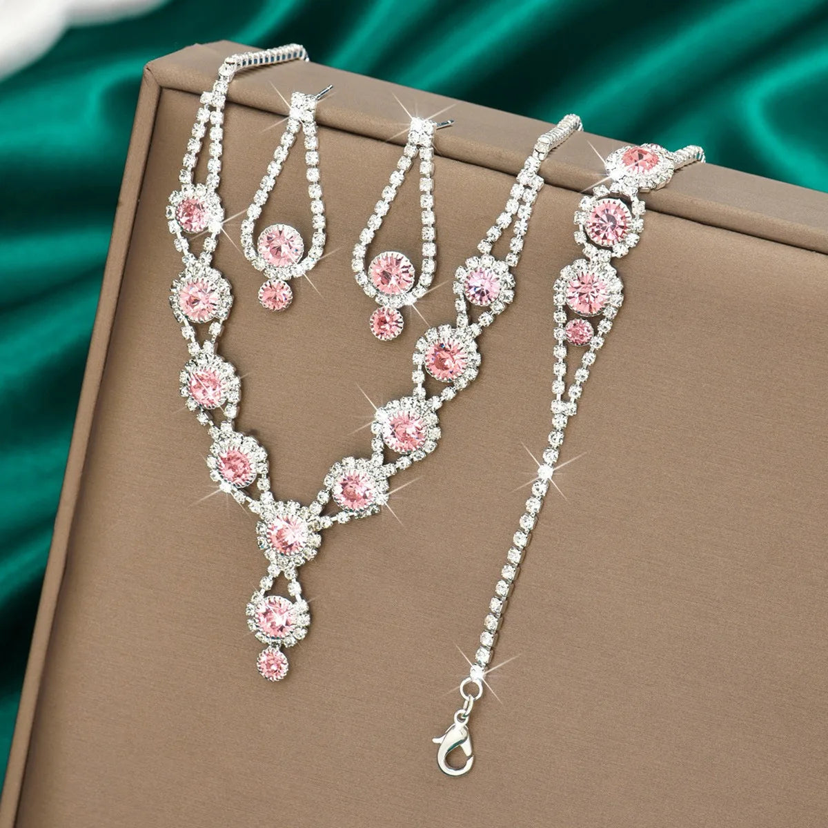 Conjunto de Joias com Strass – Colar, Brincos e Pulseira