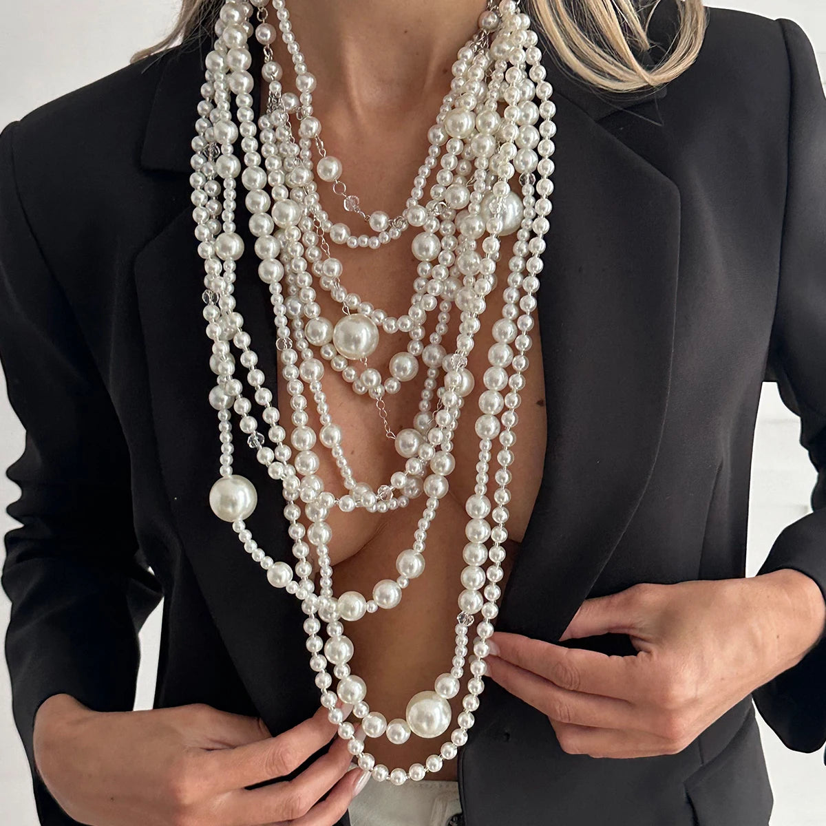Colar Choker Multicamadas com Pérolas e Franjas