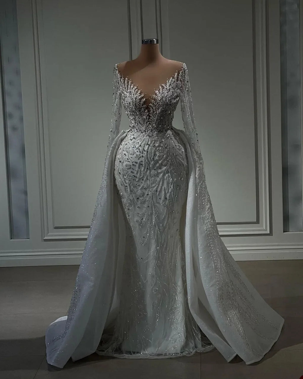 Vestido de Noiva Sereia em Renda com Cauda Removível e Pedrarias