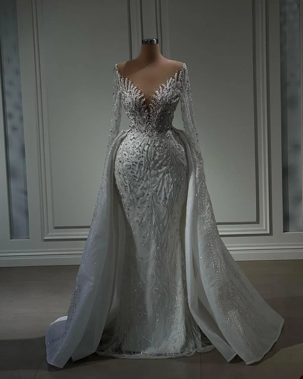 Vestido de Noiva Sereia em Renda com Cauda Removível e Pedrarias